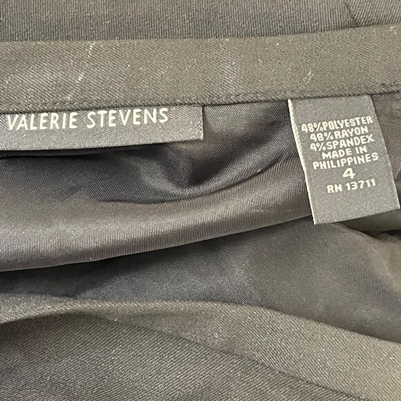 VALERIE Stevens Black Pleated Skirt - Picture 3 of 3